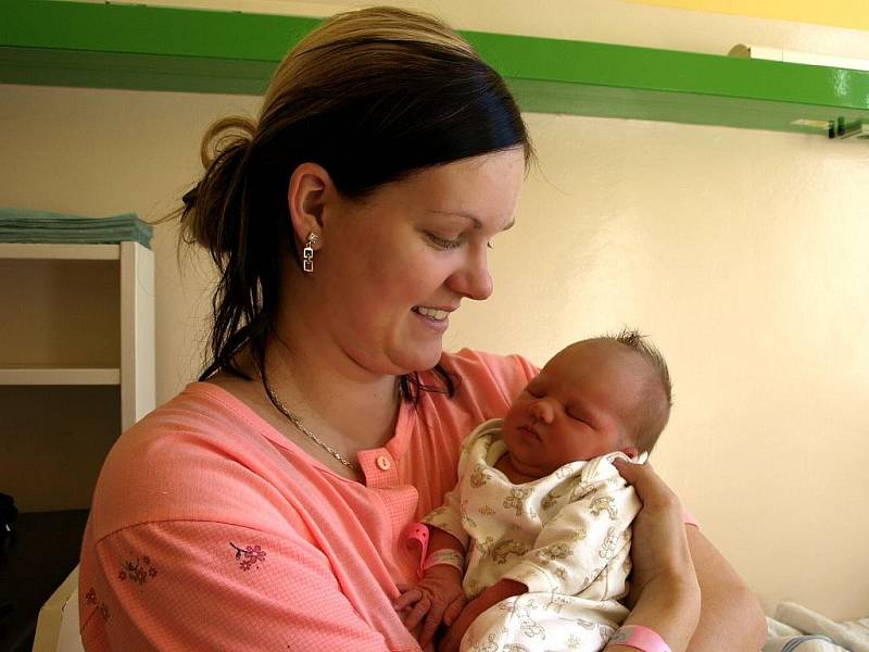 MARTINA FRŤALOVÁ se narodila ve čtvrtek 27. srpna ve 13.10 hodin. Na svět přišla s váhou 3120 gramů a mírou 49 centimetrů. Na návrat maminky Martiny  a malé dcerky Martinky se těší tatínek Milan, který byl pro maminku při porodu velkou oporou.