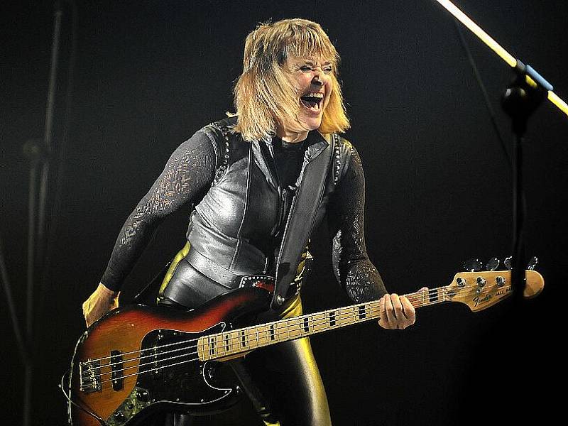 Cheb rozpálila americká rocková legenda Suzi Quatro. Předkapelou byla skupina Turbo.  