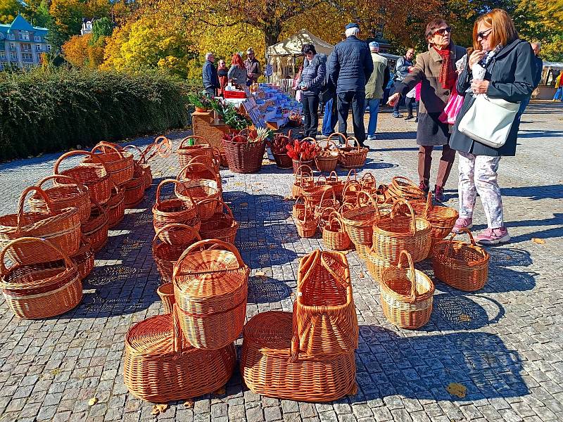 Slavnosti jablek. Z jubilejního desátého ročníku v Mariánských Lázních.