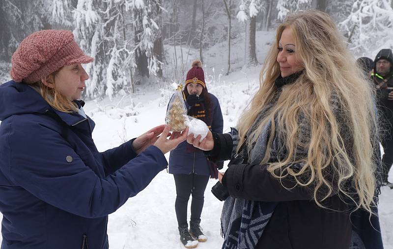 Zasněženou magickou Podhoru využili fotografové, nazdobili vánoční strom.