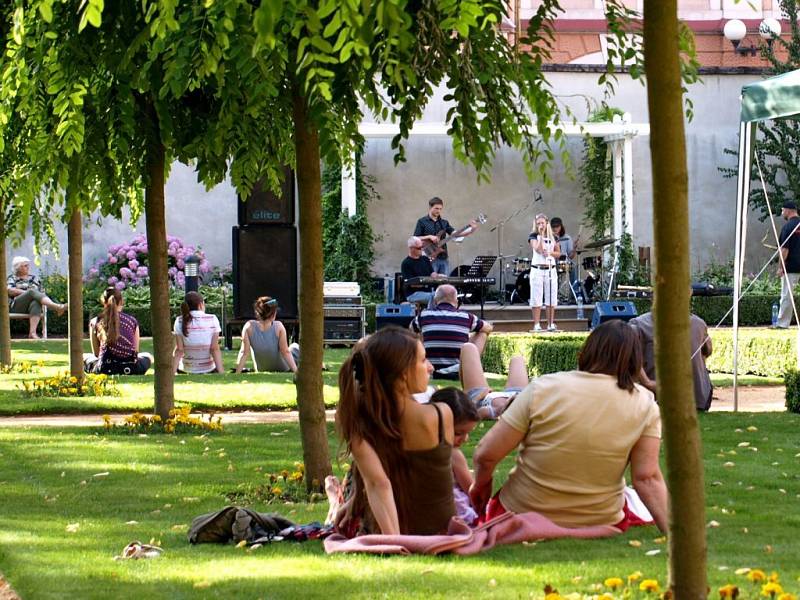 Koncert MK Bandu v chebské Klášterní zahradě