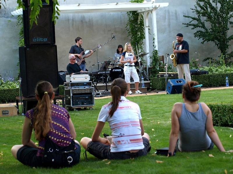 Koncert MK Bandu v chebské Klášterní zahradě