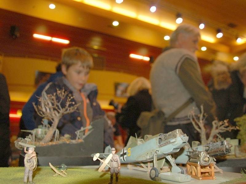 Výstava modelů s názvem Cheb Model Show přilákala o víkendu do Kulturního centra Svoboda stovky návštěvníků. 