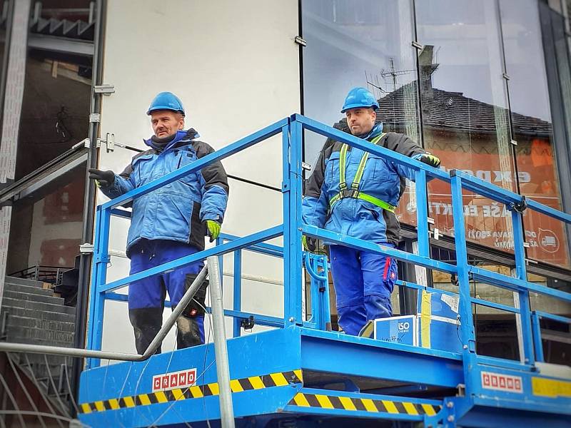 V Chebu vniká Mekka pro podnikatele neboli Podnikatelský inkubátor a dvě bistra pro veřejnost, a to naproti obchodnímu domu Norma.