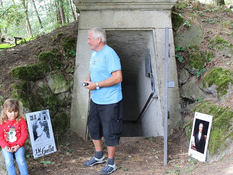 Během sobotního odpoledne se mohli lidé výjimečně podívat do útrob nové štoly pod vyhaslou Komorní hůrkou.