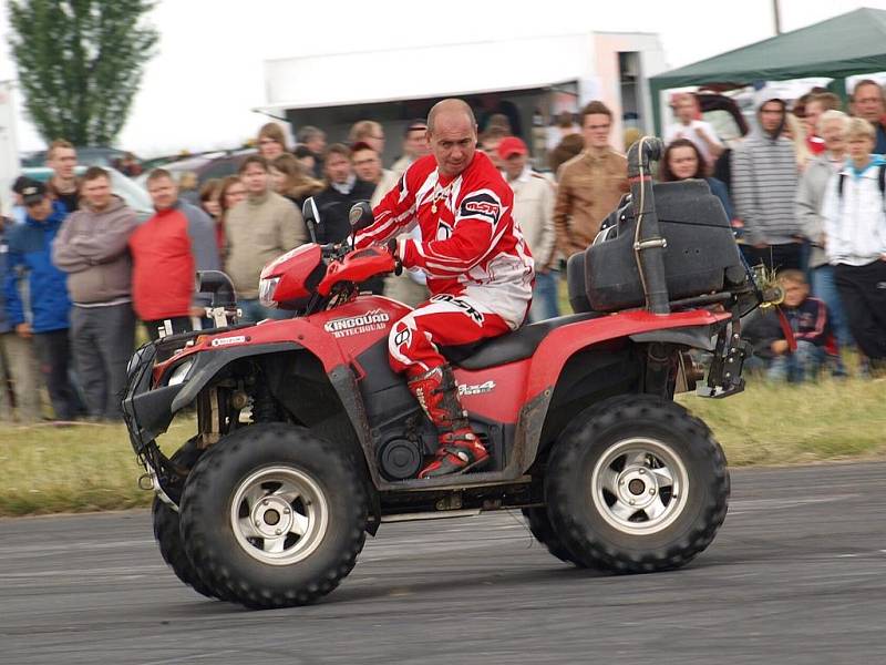 Auto - moto párty na letišti Kříženec Planá u Mariánských Lázní