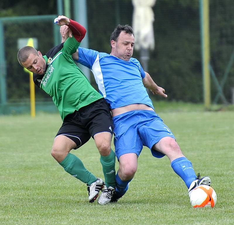 V Lubech se utkali místní fotbalisté s hokejisty karlovarské Energie