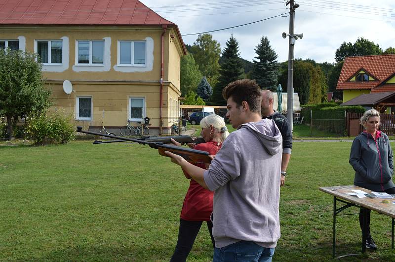 Střelba prakem, lukem a vzduchovkou prověřila um soutěžících už v osmém ročníku klání Milíkovský snajper.