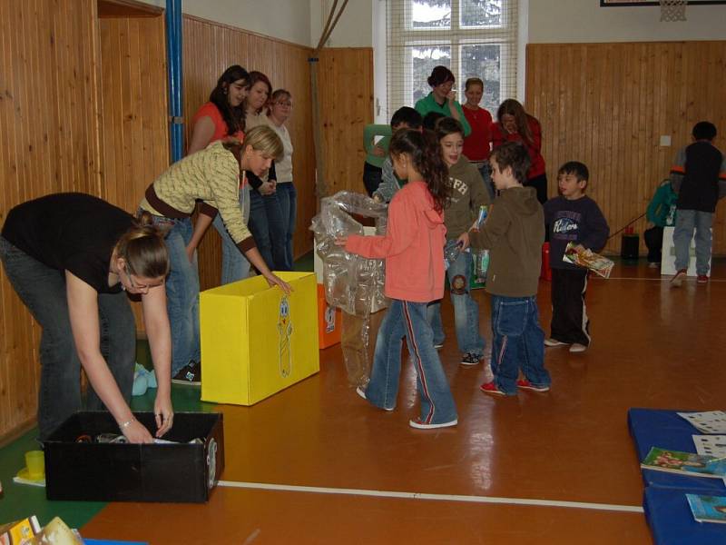 Pásmo o třídění odpadů v základní škole praktické v Chebu