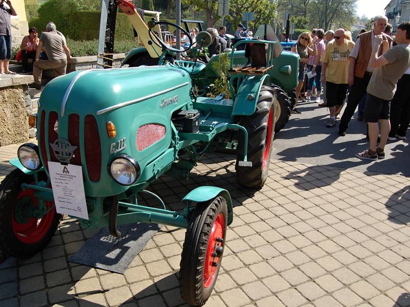 XIV. ročník Mezinárodní soutěže elegance historických vozidel se uskutečnil ve Františkových Lázních.
