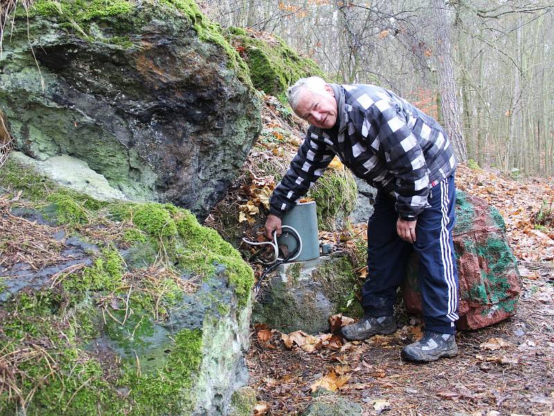 Odborníci se chtějí dozvědět co nejvíce o vyhaslé sopce Komorní hůrkau Františkových Lázní.