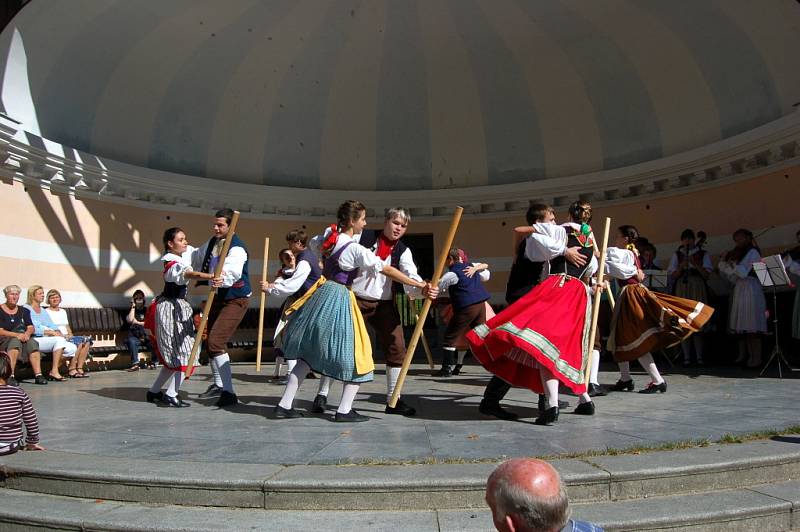 Výběr fotografií z minulých ročník folklorního festivalu Mariánský podzim