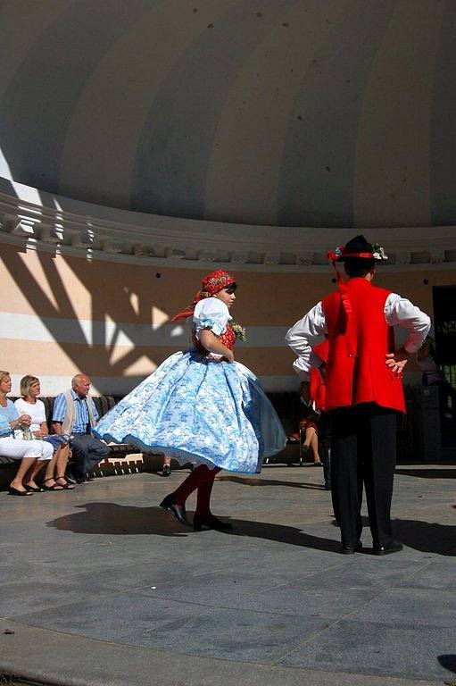 Výběr fotografií z minulých ročník folklorního festivalu Mariánský podzim