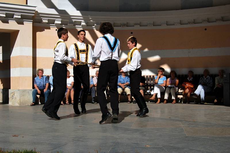 Výběr fotografií z minulých ročník folklorního festivalu Mariánský podzim