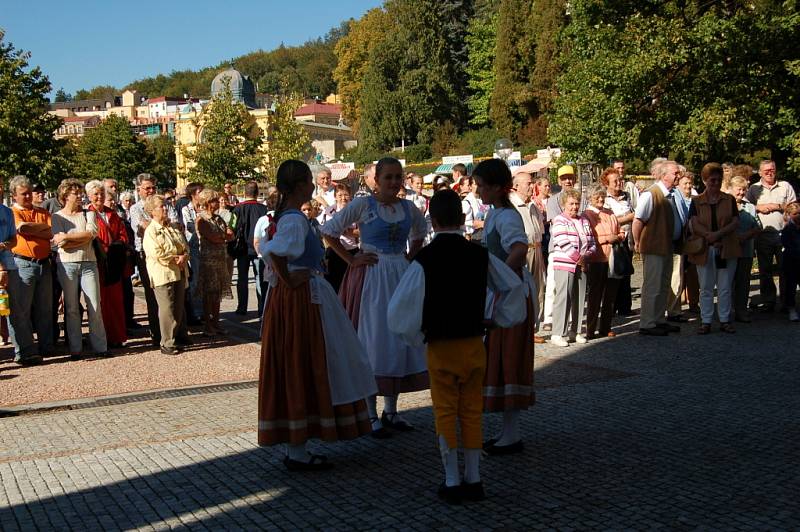 Výběr fotografií z minulých ročník folklorního festivalu Mariánský podzim