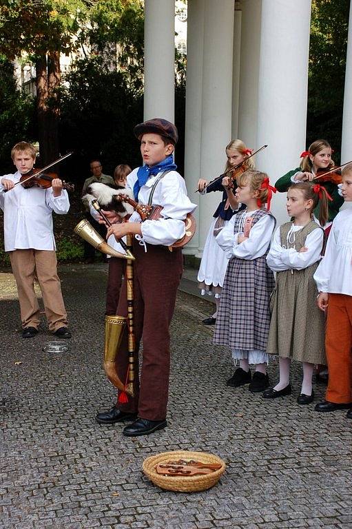 Výběr fotografií z minulých ročník folklorního festivalu Mariánský podzim