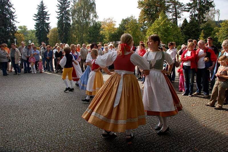 Výběr fotografií z minulých ročník folklorního festivalu Mariánský podzim