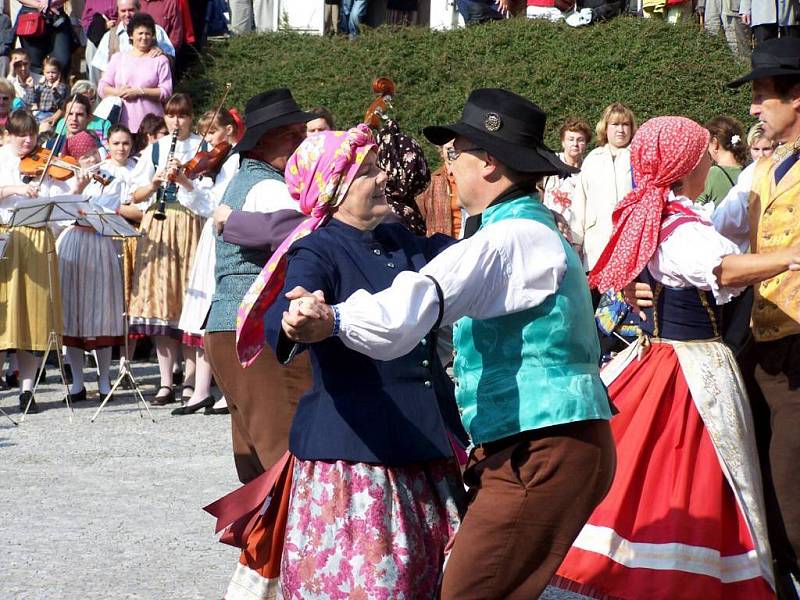 Výběr fotografií z minulých ročník folklorního festivalu Mariánský podzim