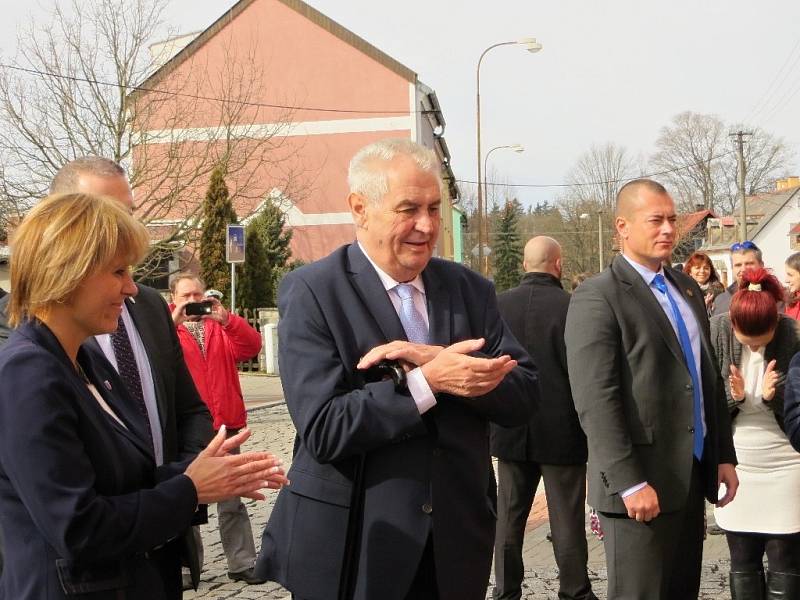 Prezident České republiky Miloš Zeman navštívil obec Krásná na Chebsku. 