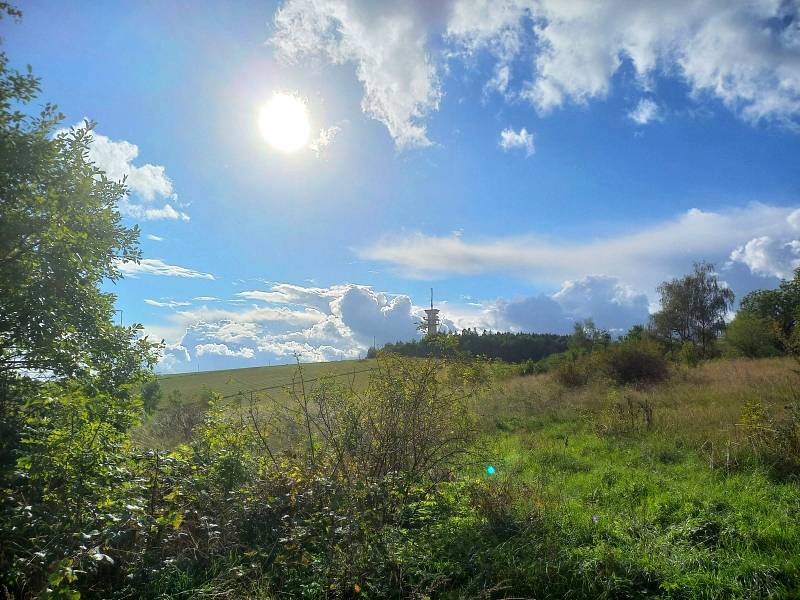 Pozůstatky kostela svaté Anny na Zelené hoře u Chebu jsou dodnes patrné. Jsou tu vidět zbytky zdí.