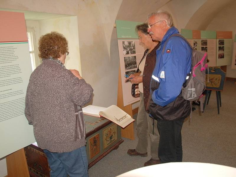 Výstava nejen fotografií k výročí 100 let Egerländer Gmoi (spolek bývalých Chebanů, poznámka redakce) se nyní odehrává v Chebu.