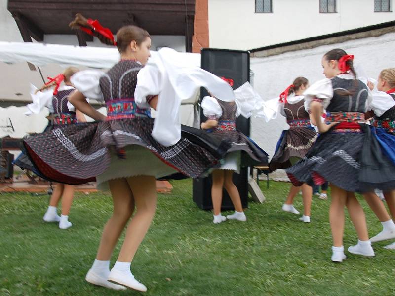 Víkend na hradě Seeberg byl ve znamení 740. výročí a vína.