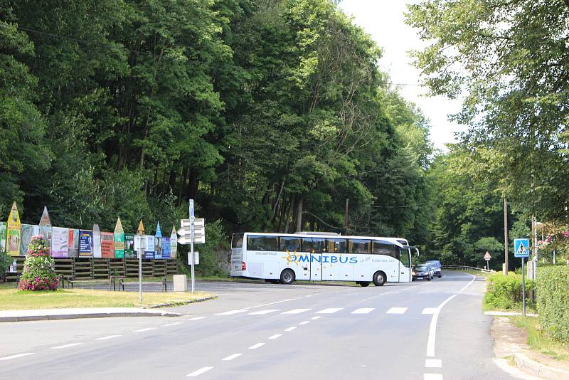 Semestrální práce studentů se zabývaly parkováním v předmostí i revitalizací náměstí, které je stále plné aut.