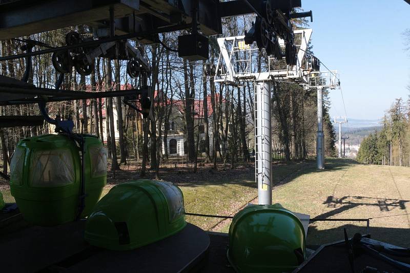 Nejstarší kabinková lanovka v Česku mění barvu