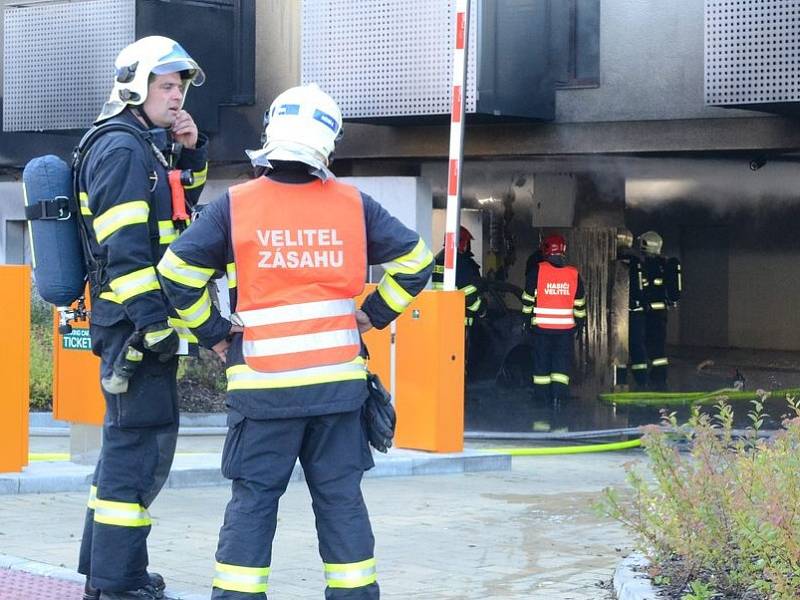 Při požáru musely být evakuovány tři desítky hotelových hostů. 