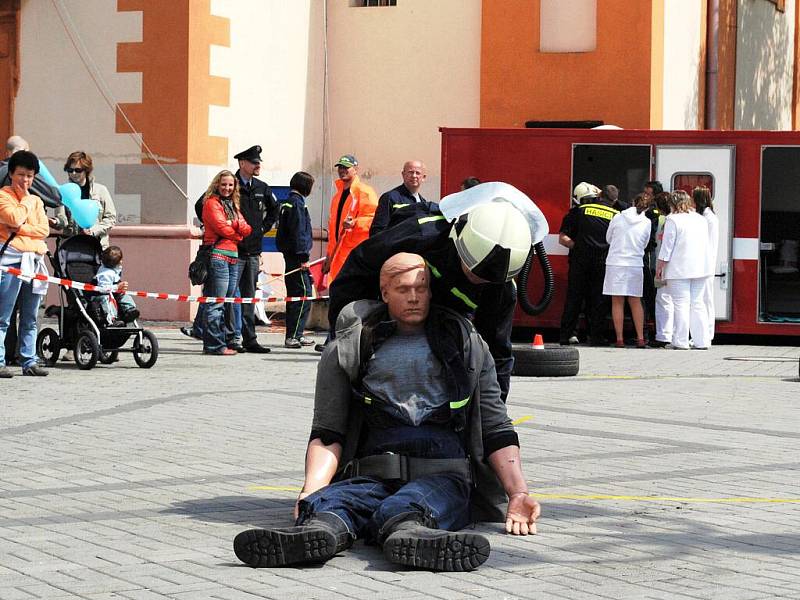 První ročník hasičské soutěže Hasičský permoník se konal v Sokolově. Sjeli se na něj hasiči i z Chebska. 