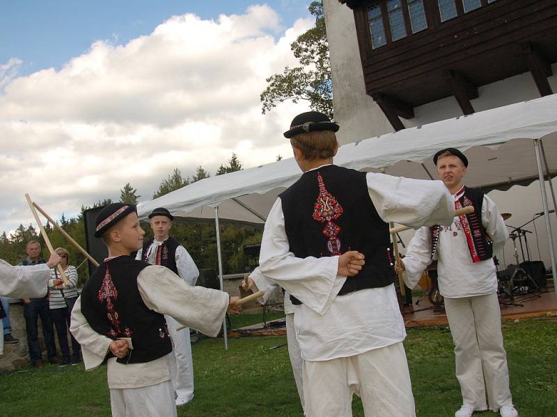 Víkend na hradě Seeberg byl ve znamení 740. výročí a vína.