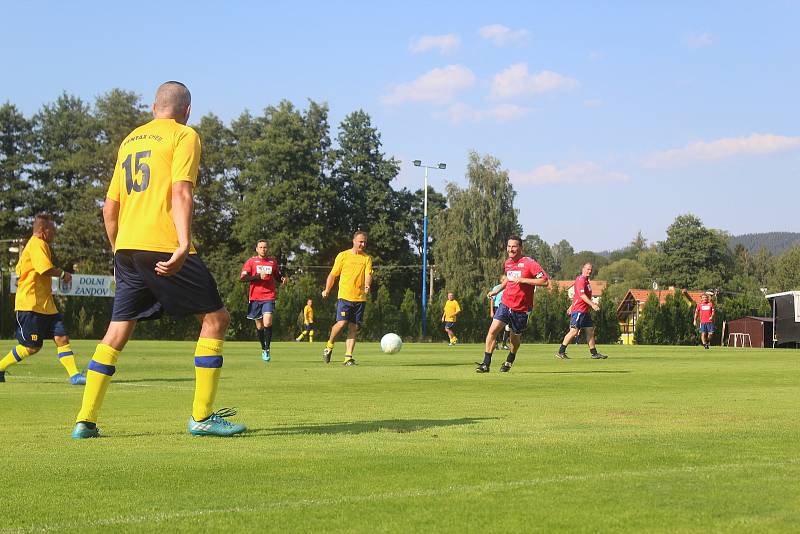 V Dolním Žandově oslavovali fotbalisté třicetileté výročí postupu.