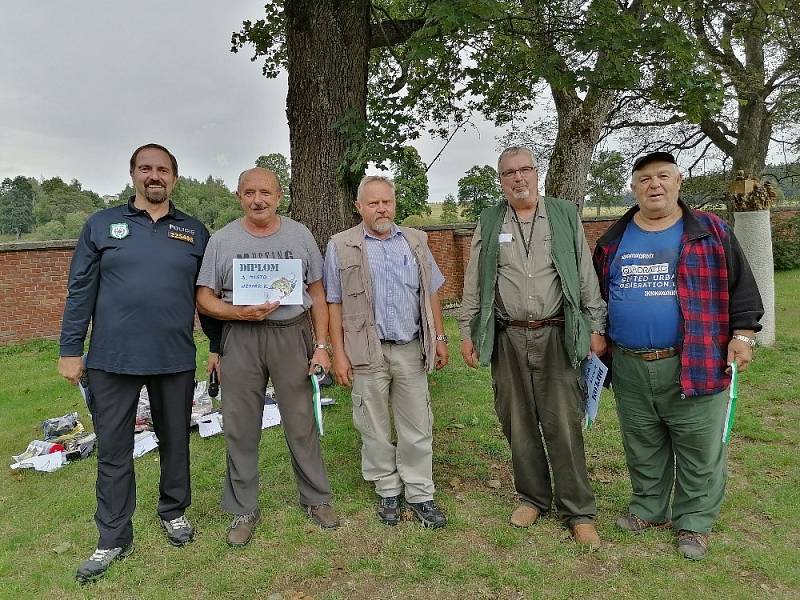 Rybářské závody policejních veteránů.