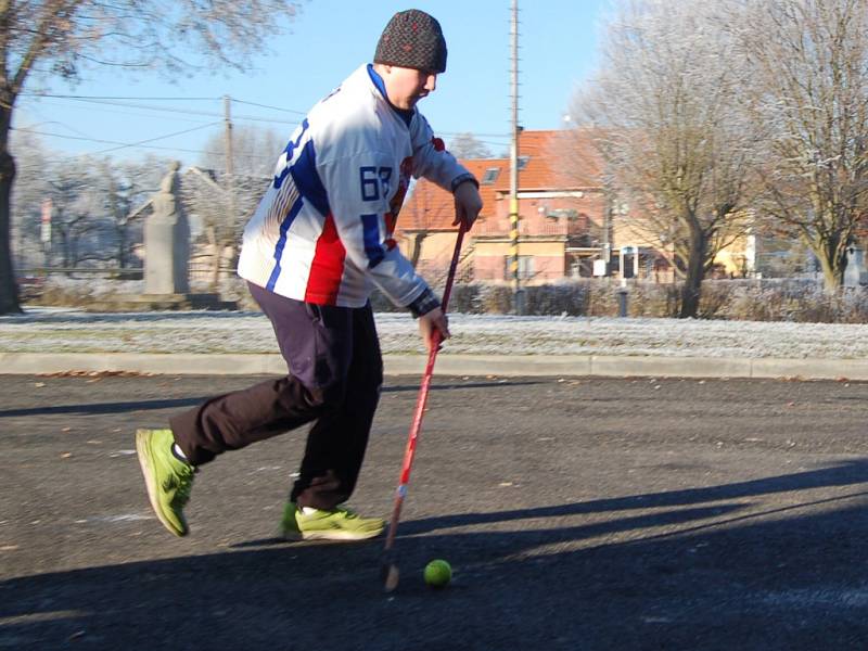 HOKEJ nesmí na silvestra v Milíkově chybět. 