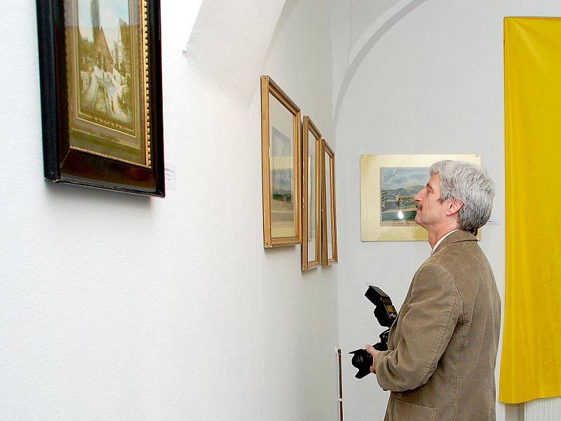 Městská knihovna v Aši společně s muzeem pořádají výstavu Aš v obrazech.