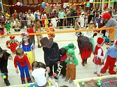 DESÍTKY DĚTÍ SE ZÚČASTNILY již tradičního karnevalu v Chebu. Ten pořádal Dům dětí a mládeže Sova již pošestnácté. 