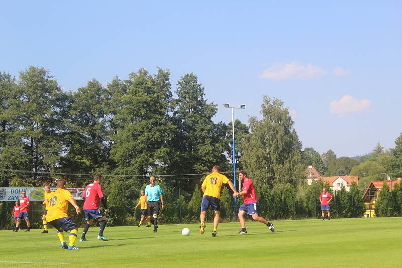 V Dolním Žandově oslavovali fotbalisté třicetileté výročí postupu.