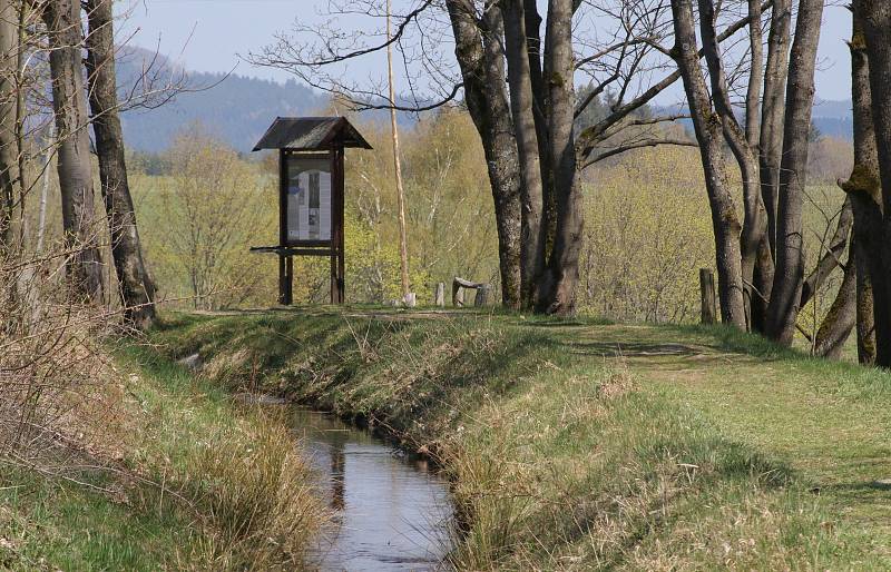 Rozhledna na Krásenském vrchu, Krudum a Dlouhá stoka