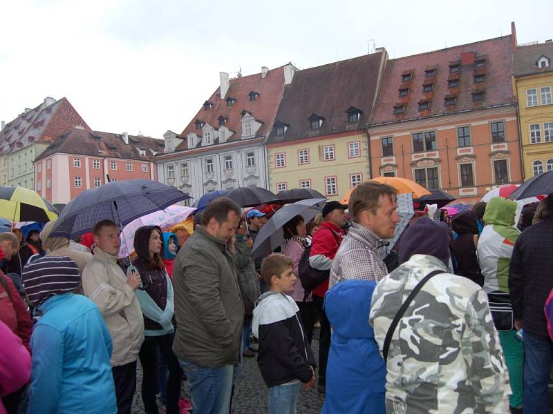 Hudebně- zábavný program ´Špalíček fest´ Chebany doslova nadchl. Překvapil však i Pražany. 