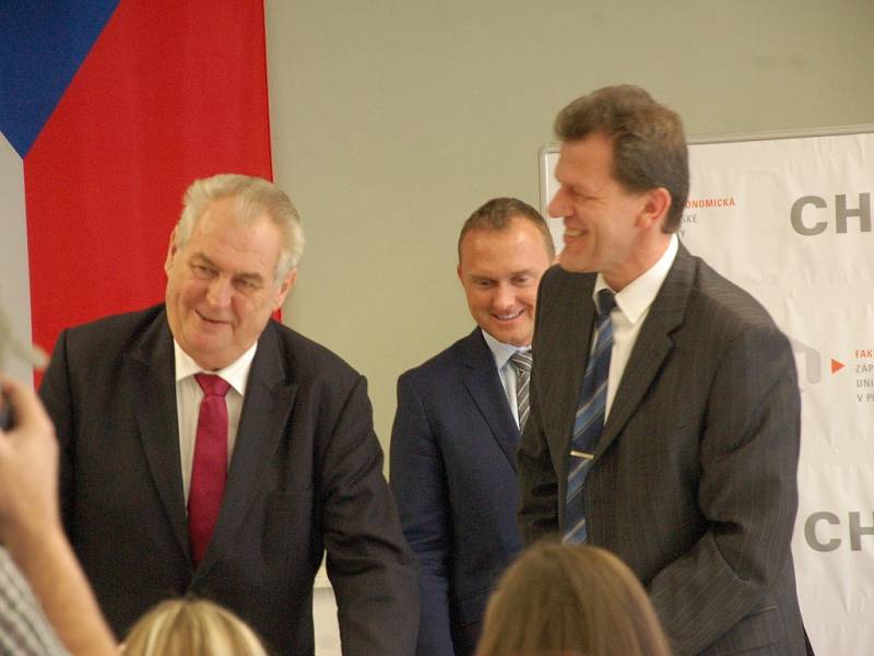 Prezident Miloš Zeman navštívil Fakultu ekonomickou v Chebu, která spadá pod Západočeskou univerzitu v Plzni.