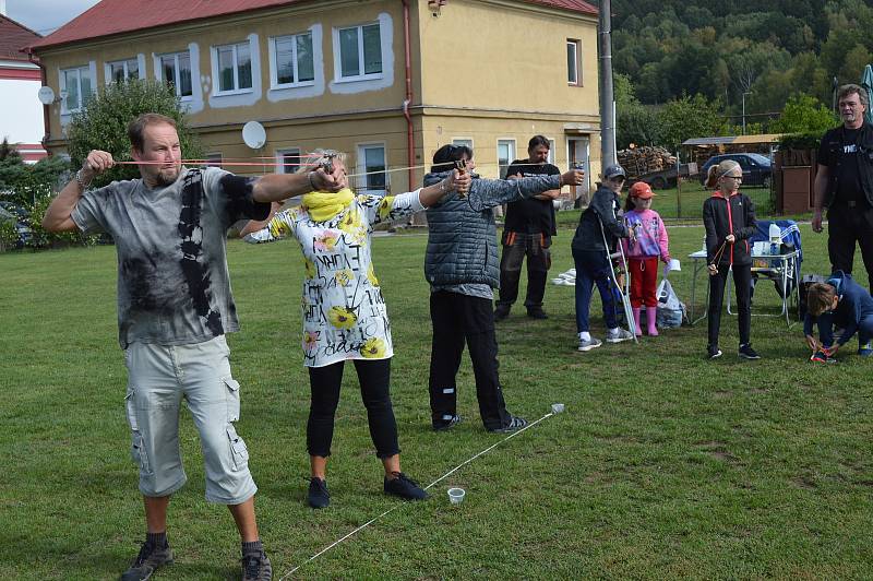 Střelba prakem, lukem a vzduchovkou prověřila um soutěžících už v osmém ročníku klání Milíkovský snajper.