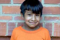 ALEXANDER Arroyo Daza, žák 3.třídy základní školy v Bolívii již jednou adoptován byl, jeho adoptivní rodiče jej však nemohou z důvodu finanční tísně již dále podporovat. Nyní se ho ujali studenti chebské zdravotnické školy. 