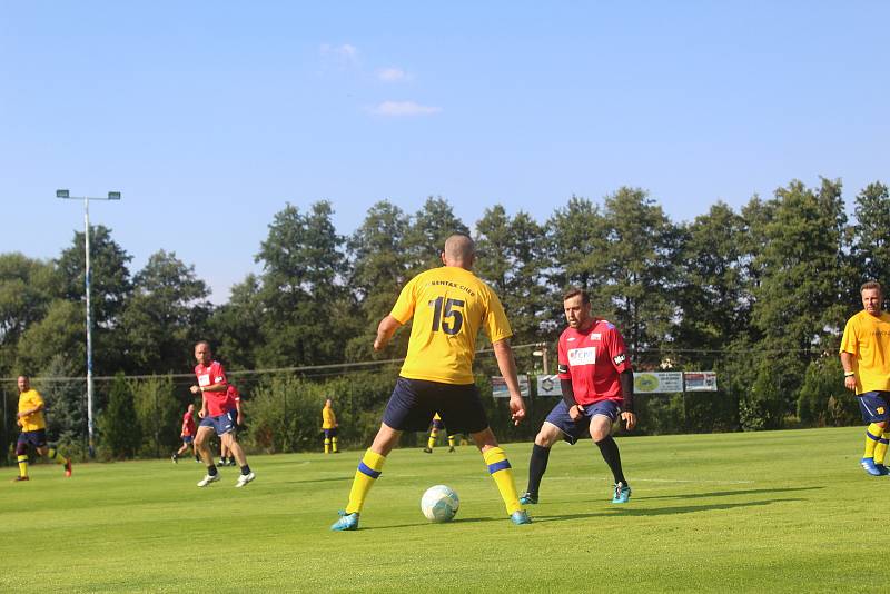 V Dolním Žandově oslavovali fotbalisté třicetileté výročí postupu.