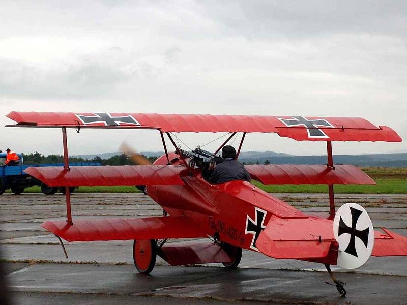 Fokker Dr. I na letištní ploše