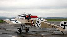 Fokker E III na letištní ploše