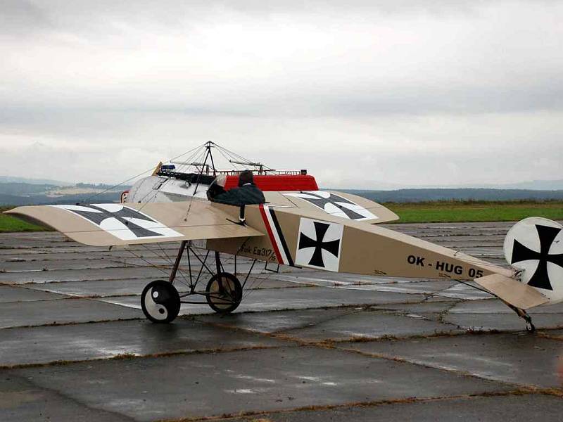 Fokker E III na letištní ploše