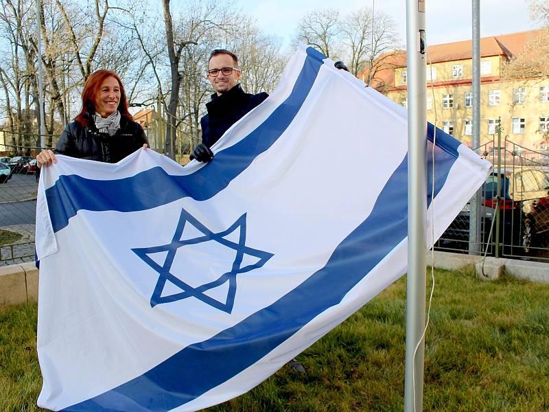 NĚKOLIK AKCÍ, které se věnují židovské kultuře, mají za sebou pracovníci Městské knihovny v Chebu. Tento týden je tam celý věnovaný židovské kultuře a její spojitosti nejen s Chebskem.