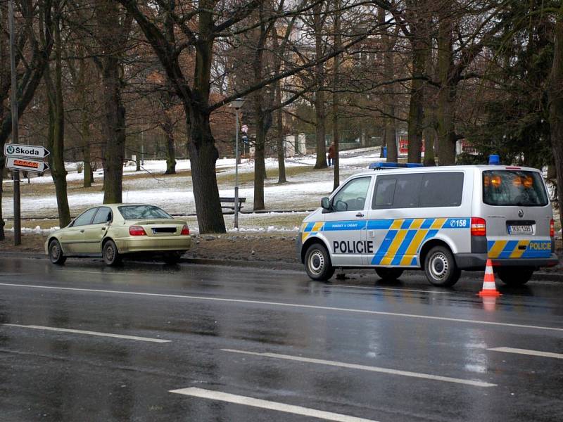 Dopravní nehoda hasičského a osobního auta na Evropské ulici v Chebu, ke které došlo v úterý 10. února před polednem