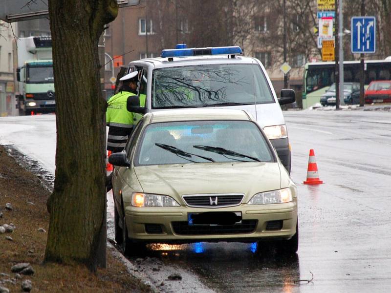 Dopravní nehoda hasičského a osobního auta na Evropské ulici v Chebu, ke které došlo v úterý 10. února před polednem