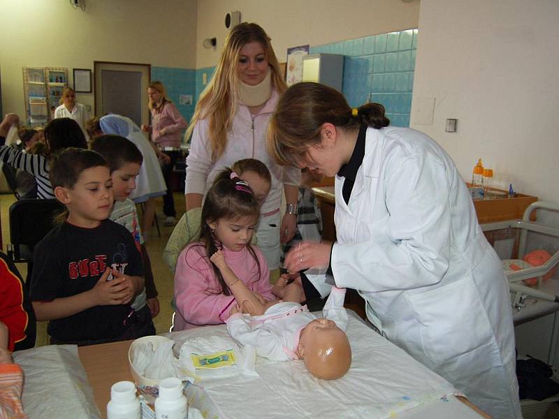 Předškoláci měli šanci slyšet tlukot vlastního srdce.